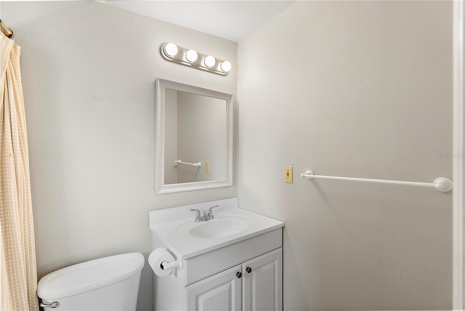 Image 20 of 31 For 130 17th Avenue N