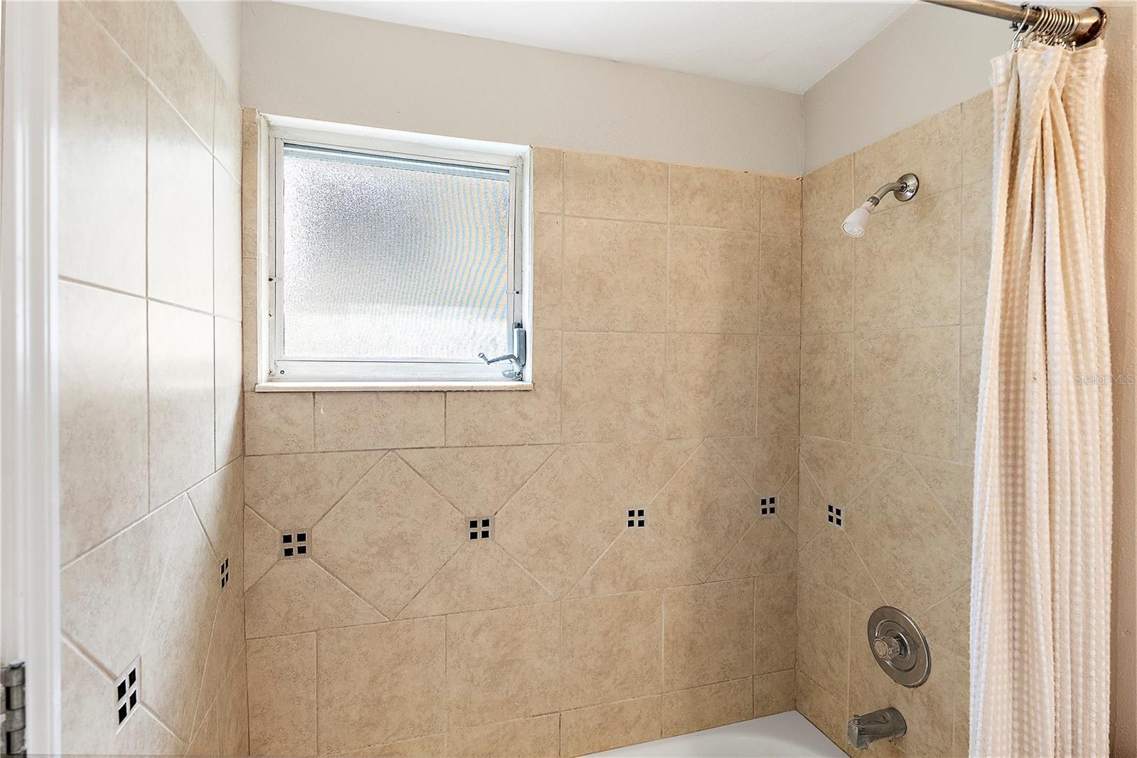 Image 21 of 31 For 130 17th Avenue N