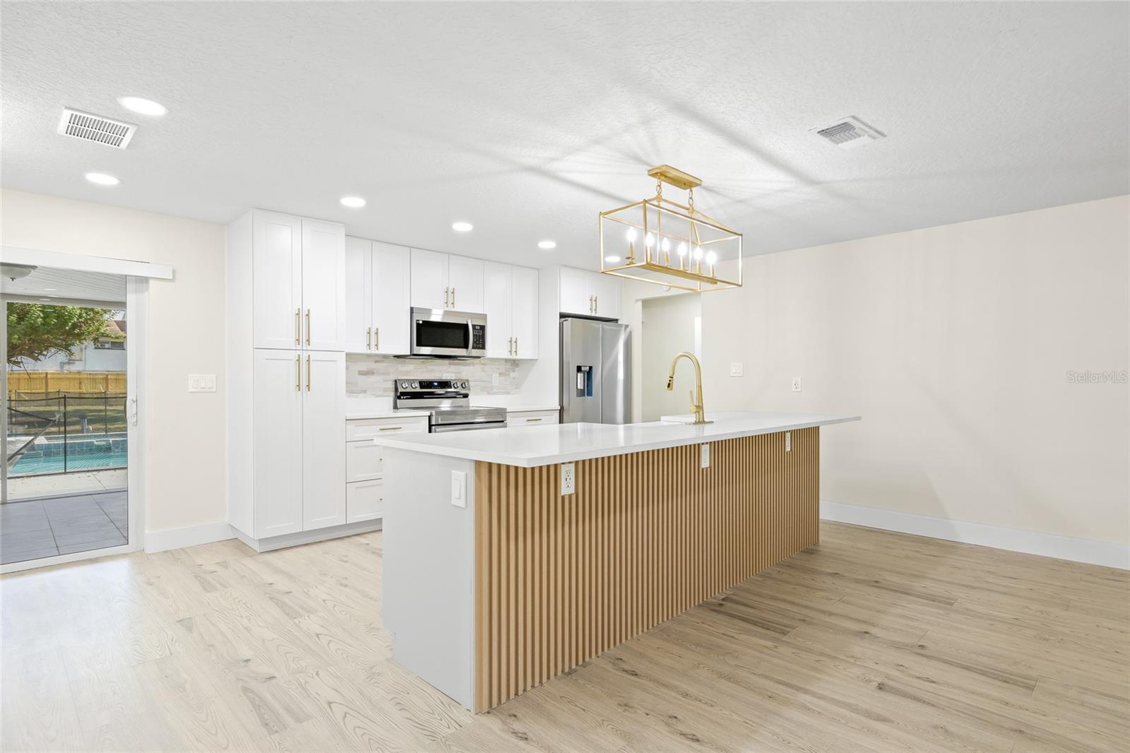 Image 11 of 47 For 70 Horton Circle