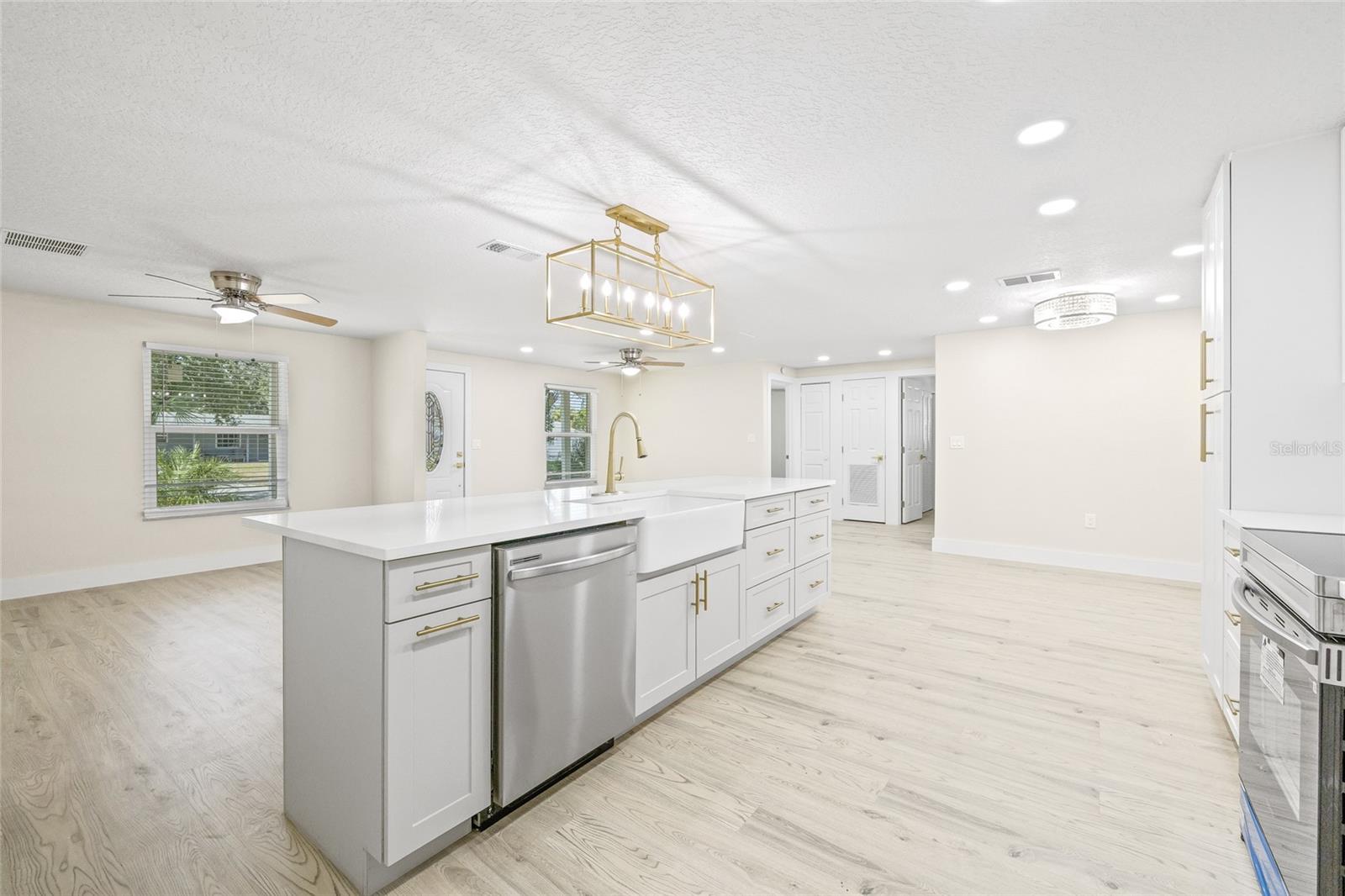 Image 16 of 47 For 70 Horton Circle