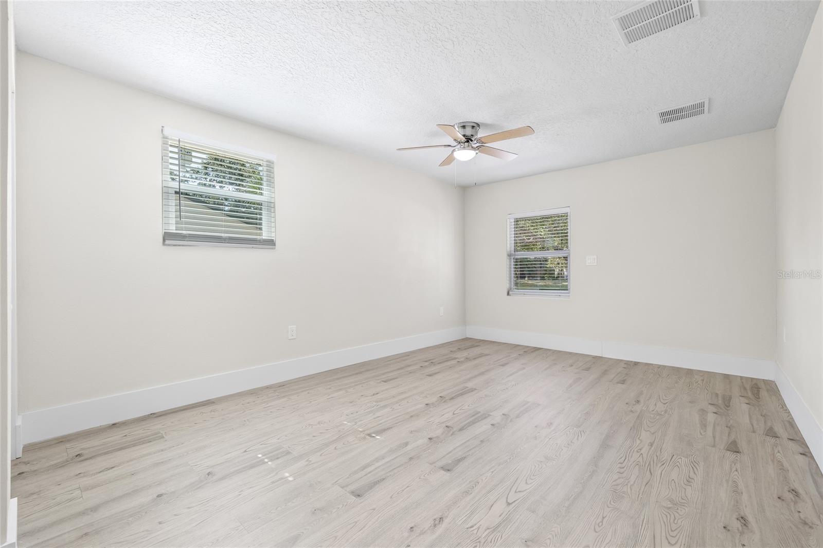 Image 19 of 47 For 70 Horton Circle