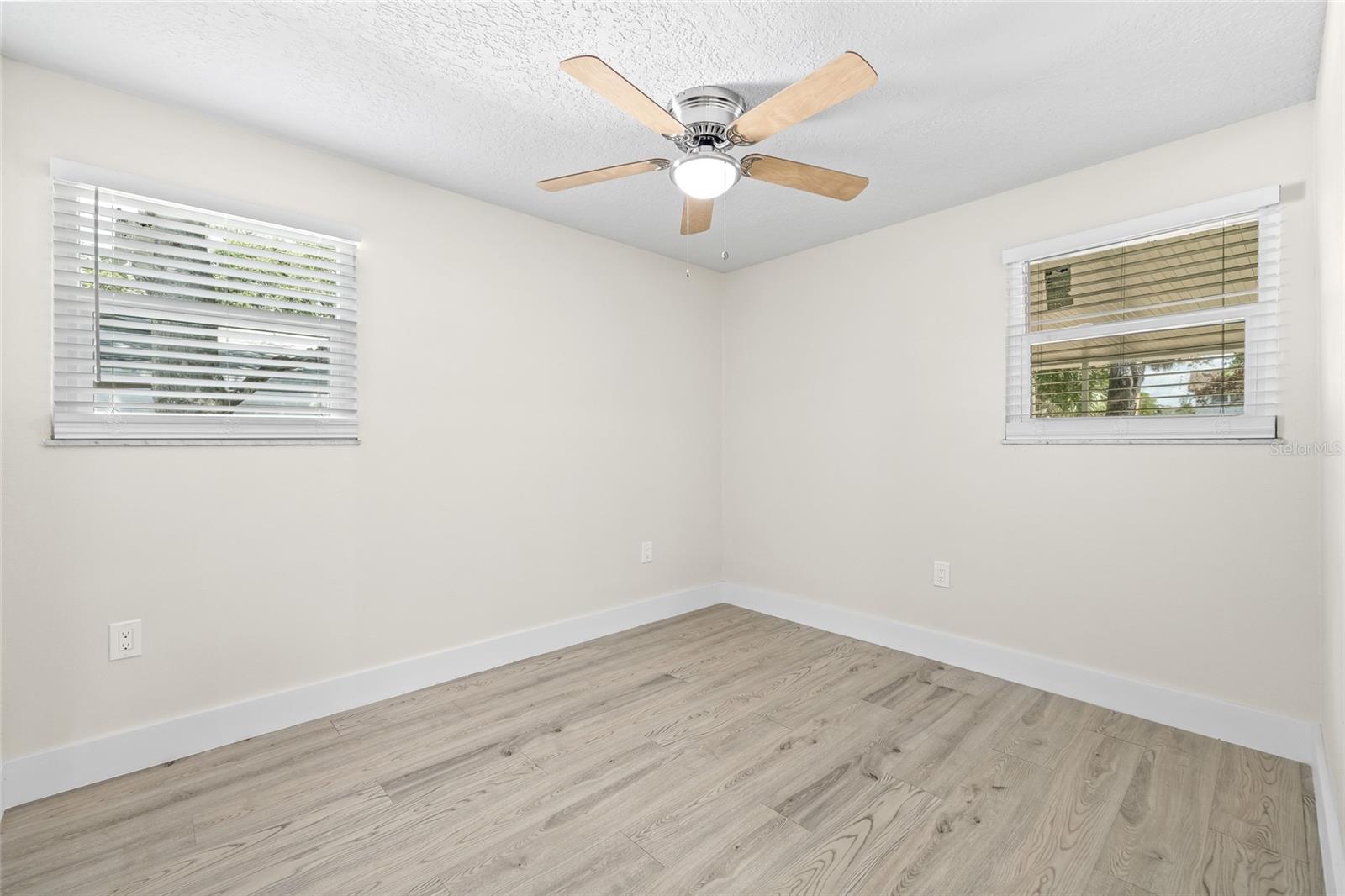 Image 32 of 47 For 70 Horton Circle