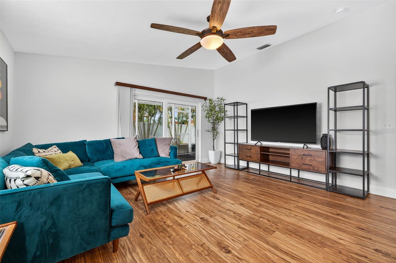 Image 16 of 34 For 3104 15th Street N