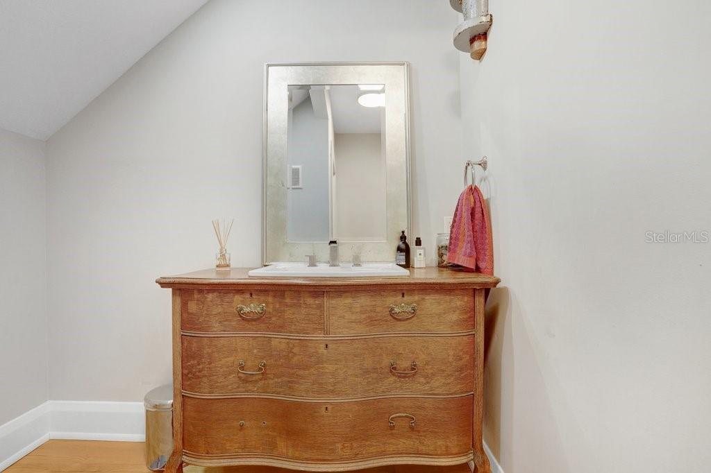 Image 15 of 36 For 1706 Hills Avenue