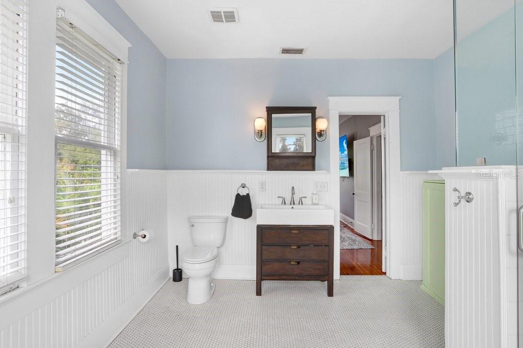 Image 21 of 36 For 1706 Hills Avenue