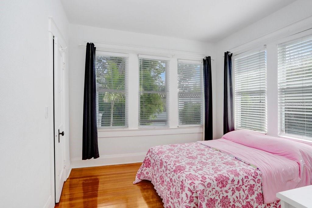 Image 24 of 36 For 1706 Hills Avenue