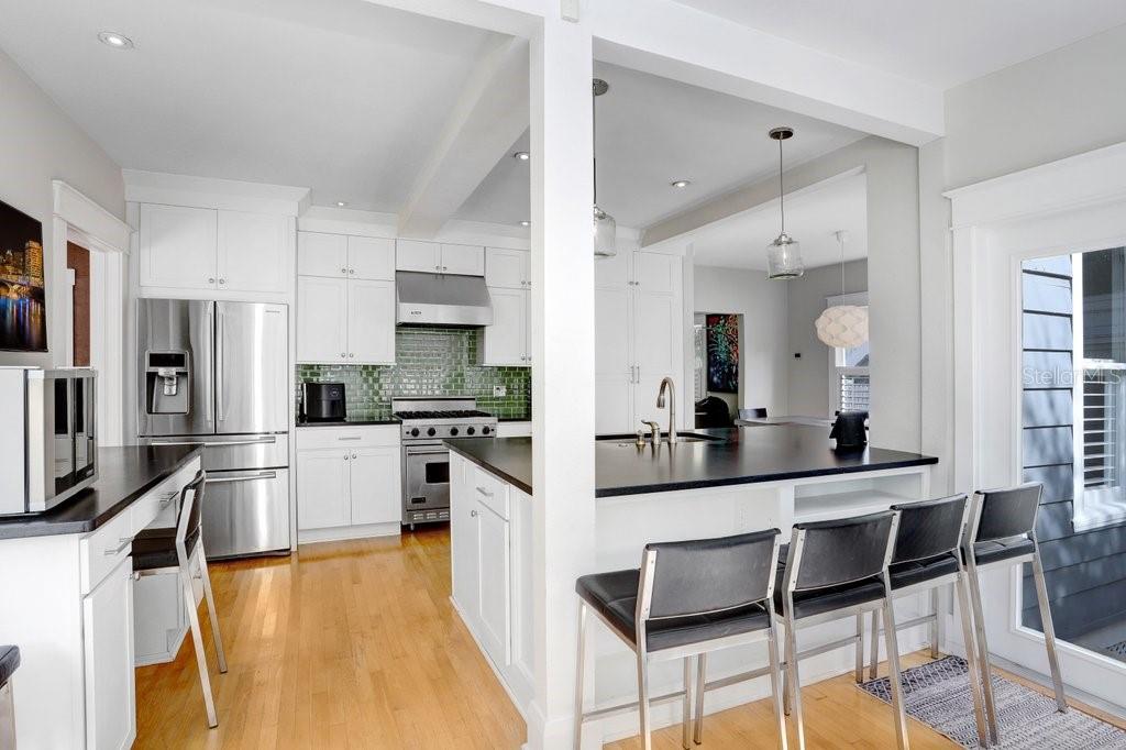 Image 6 of 36 For 1706 Hills Avenue