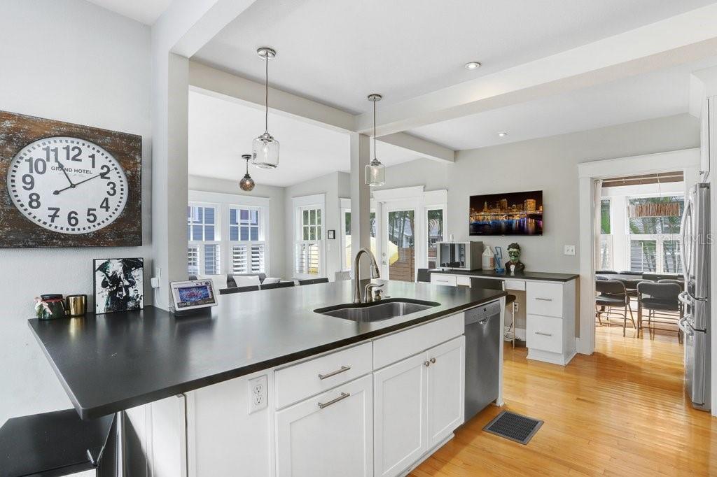 Image 9 of 36 For 1706 Hills Avenue