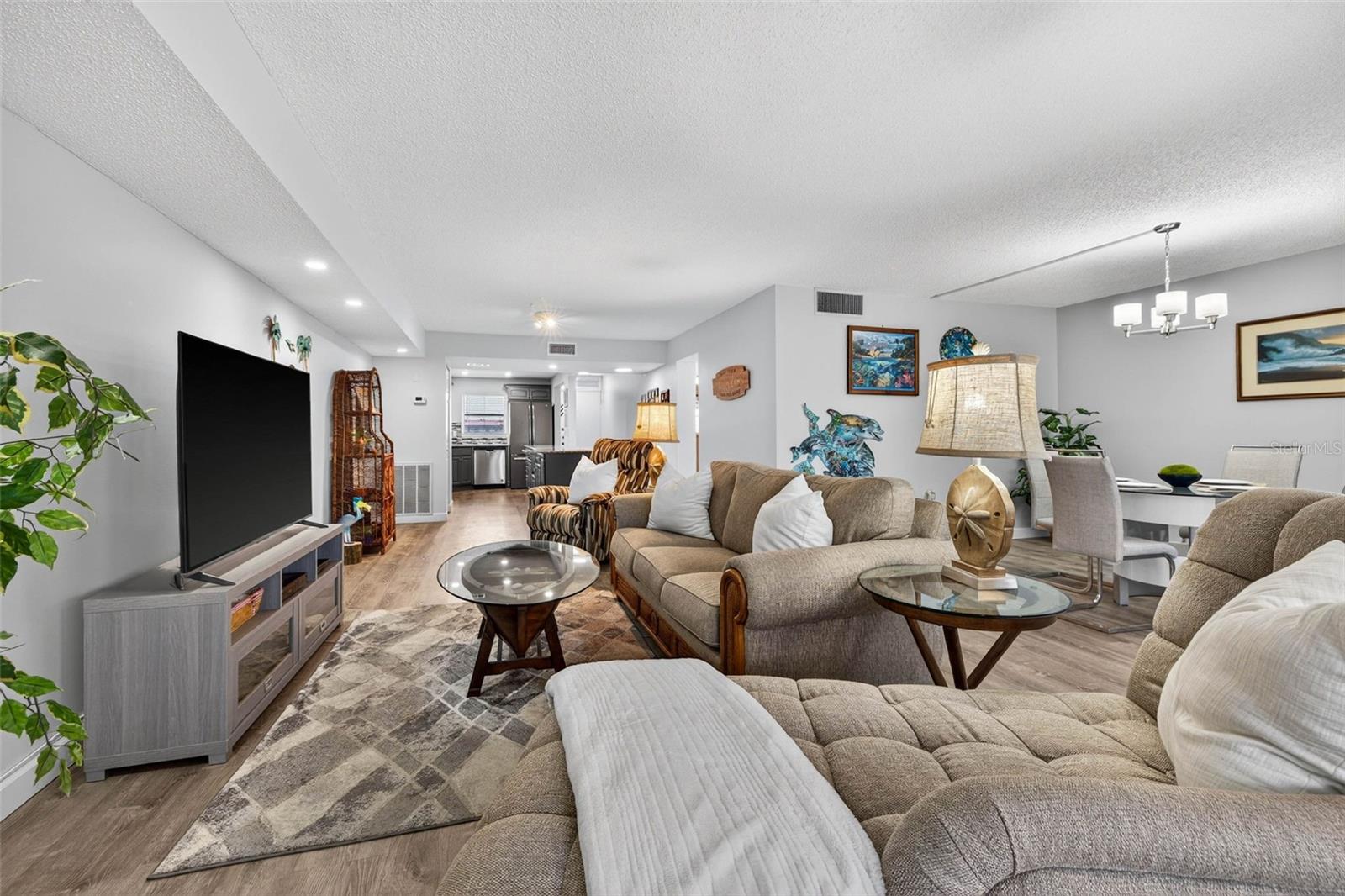 Image 12 of 44 For 6020 Shore Boulevard S 602