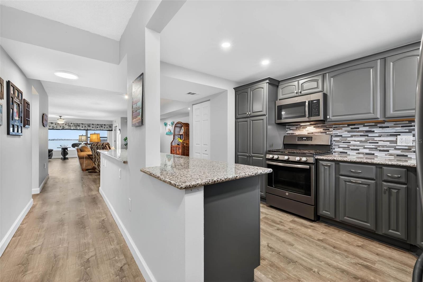 Image 3 of 44 For 6020 Shore Boulevard S 602