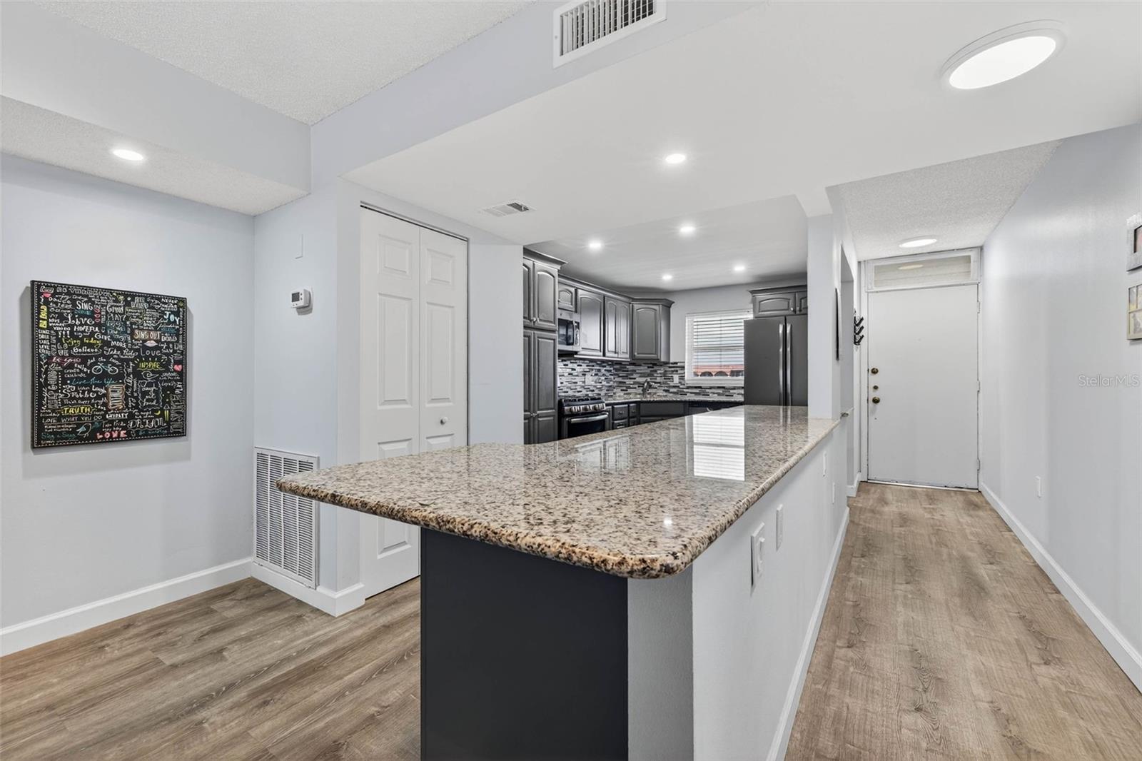 Image 4 of 44 For 6020 Shore Boulevard S 602