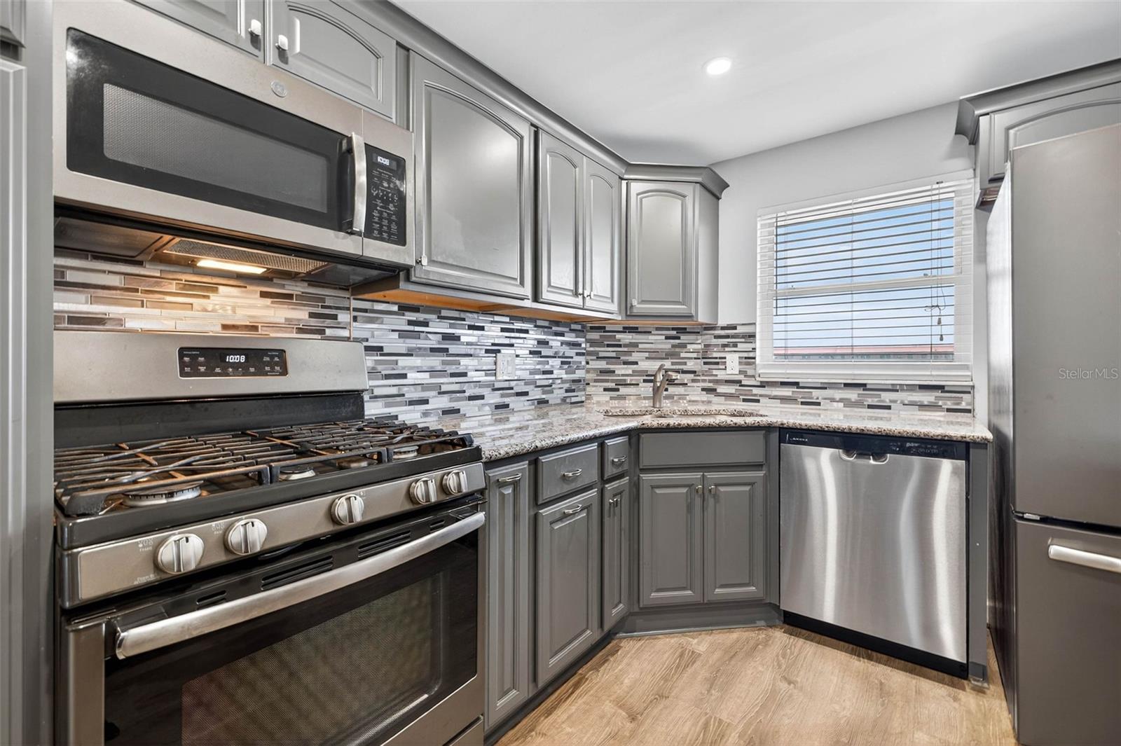 Image 7 of 44 For 6020 Shore Boulevard S 602