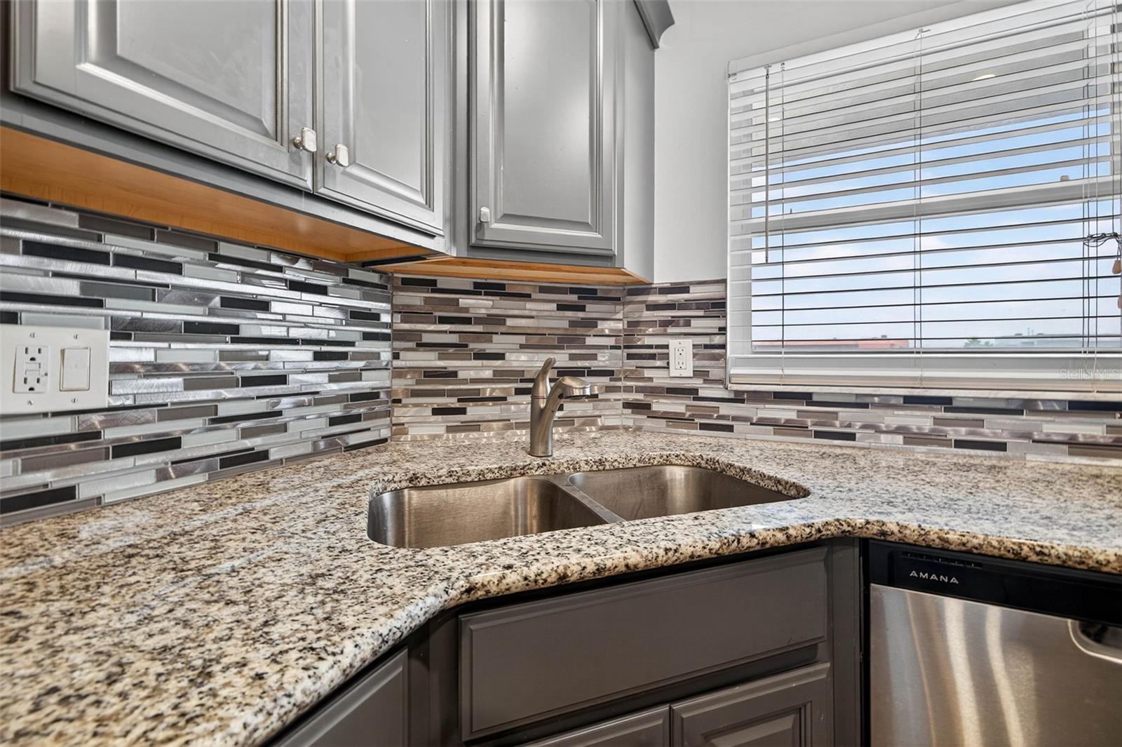 Image 8 of 44 For 6020 Shore Boulevard S 602