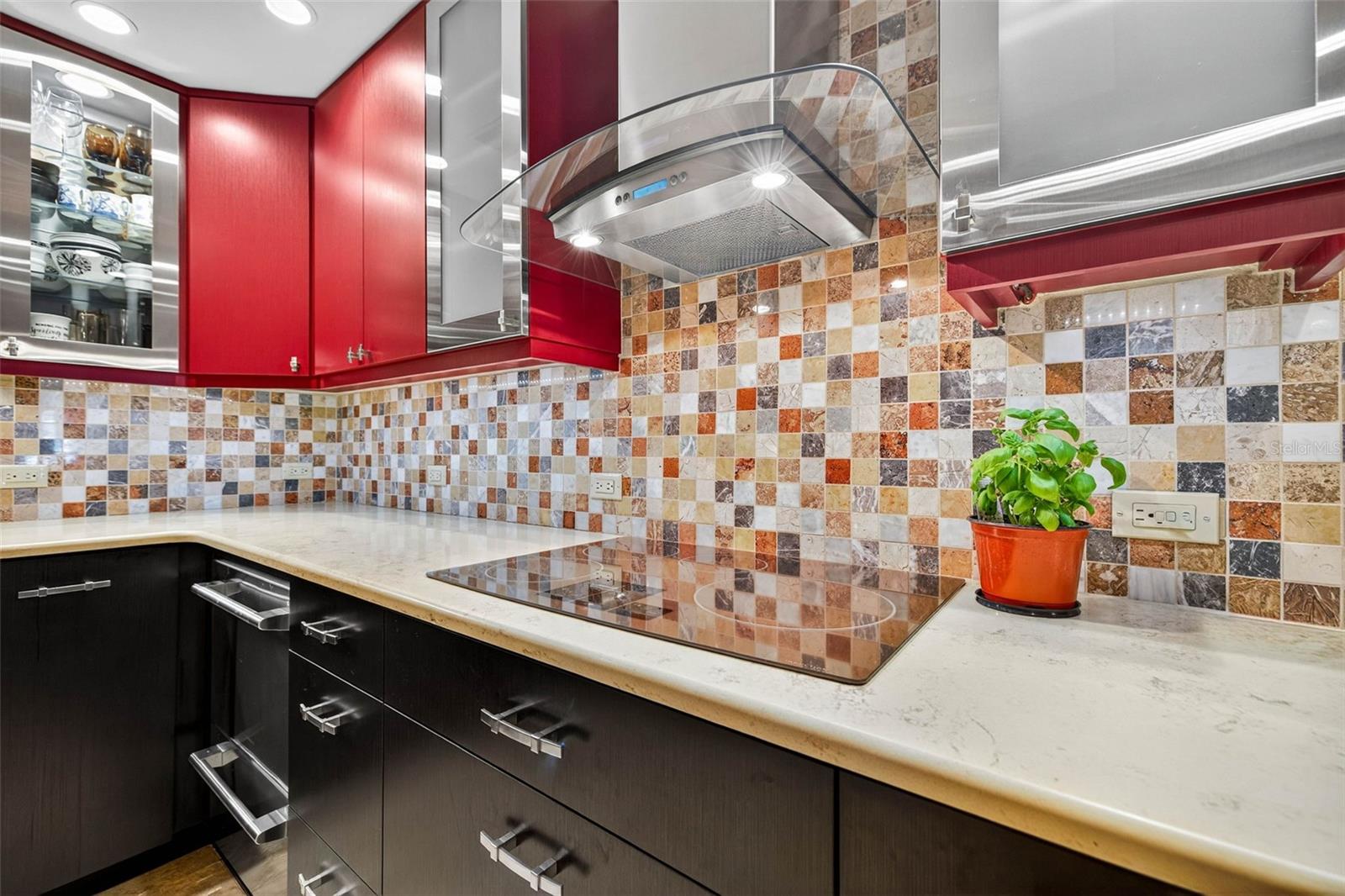 Image 10 of 62 For 1 Beach Drive Se 2006