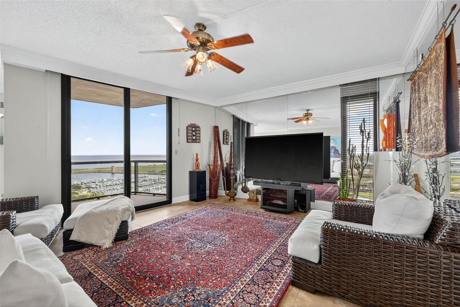 Image 13 of 62 For 1 Beach Drive Se 2006