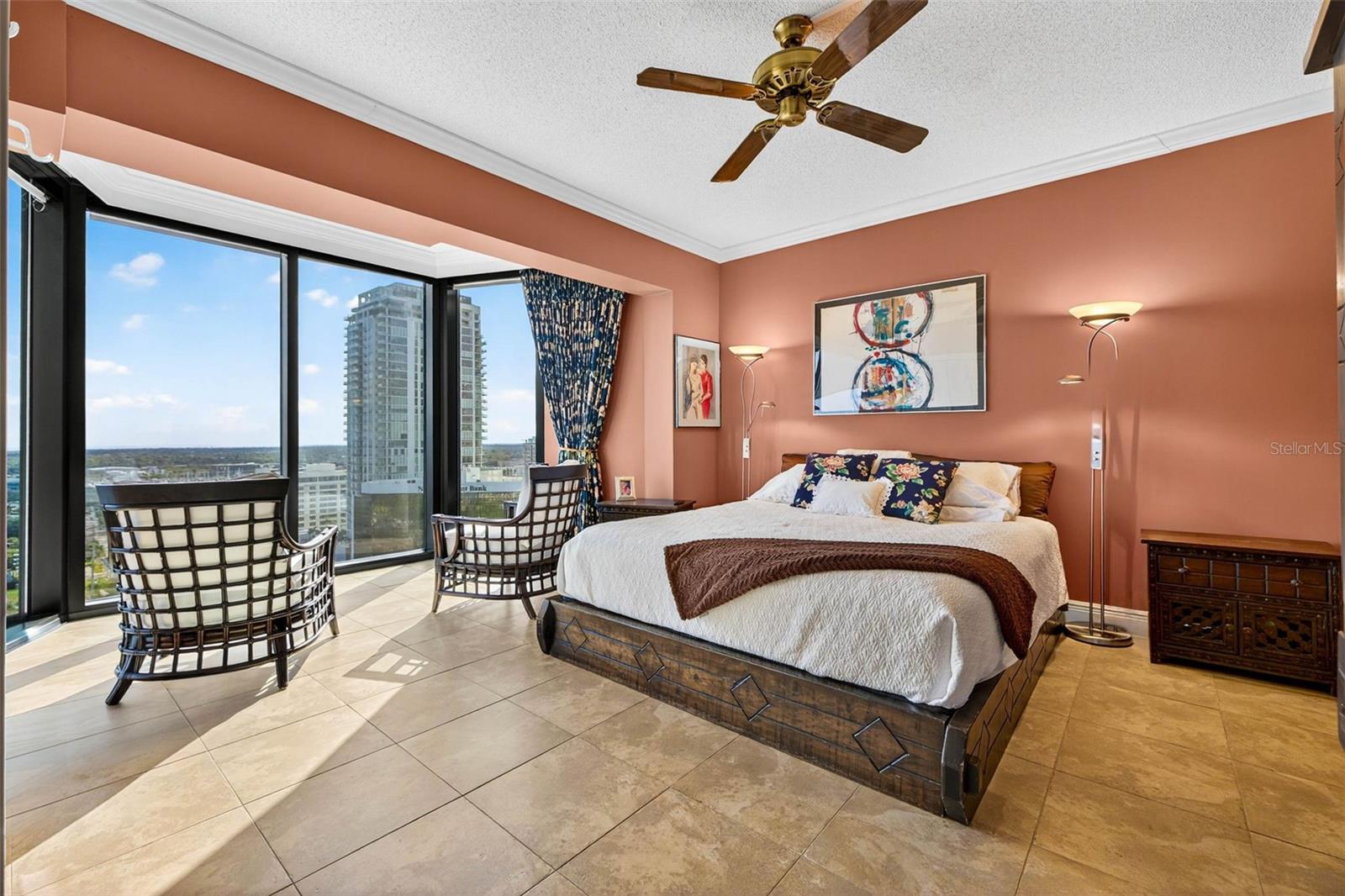 Image 16 of 62 For 1 Beach Drive Se 2006