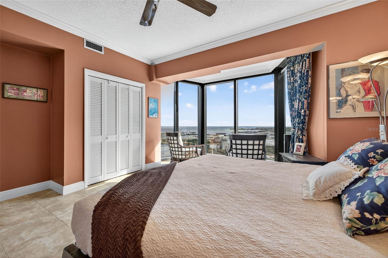 Image 17 of 62 For 1 Beach Drive Se 2006