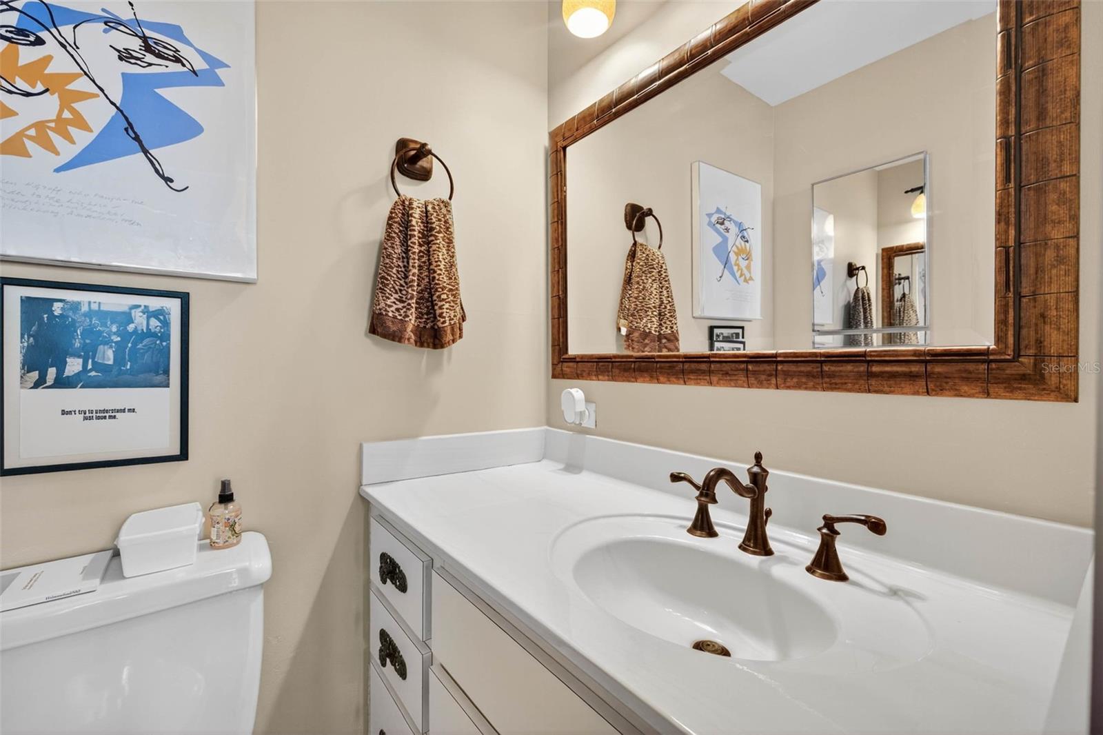 Image 25 of 62 For 1 Beach Drive Se 2006