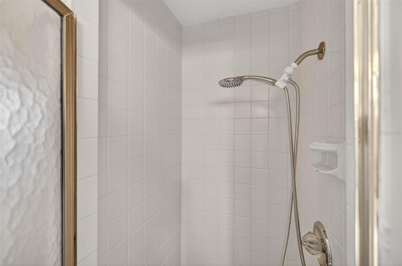 Image 26 of 62 For 1 Beach Drive Se 2006