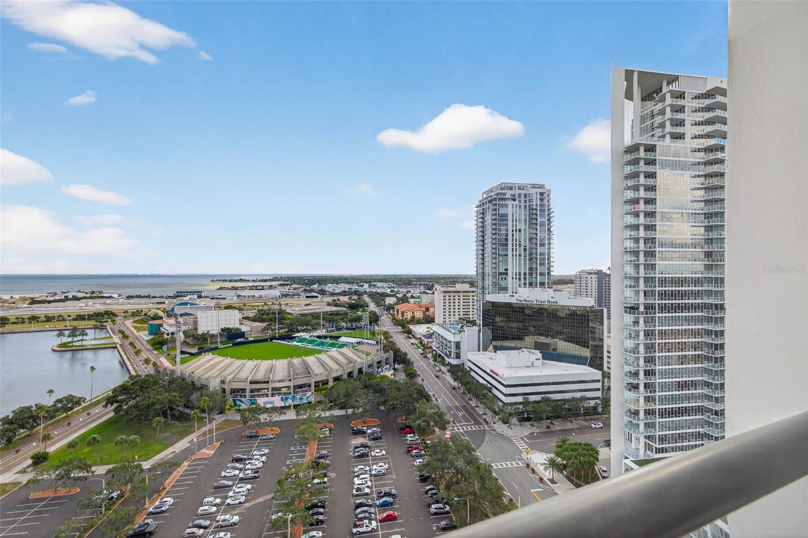 Image 32 of 62 For 1 Beach Drive Se 2006