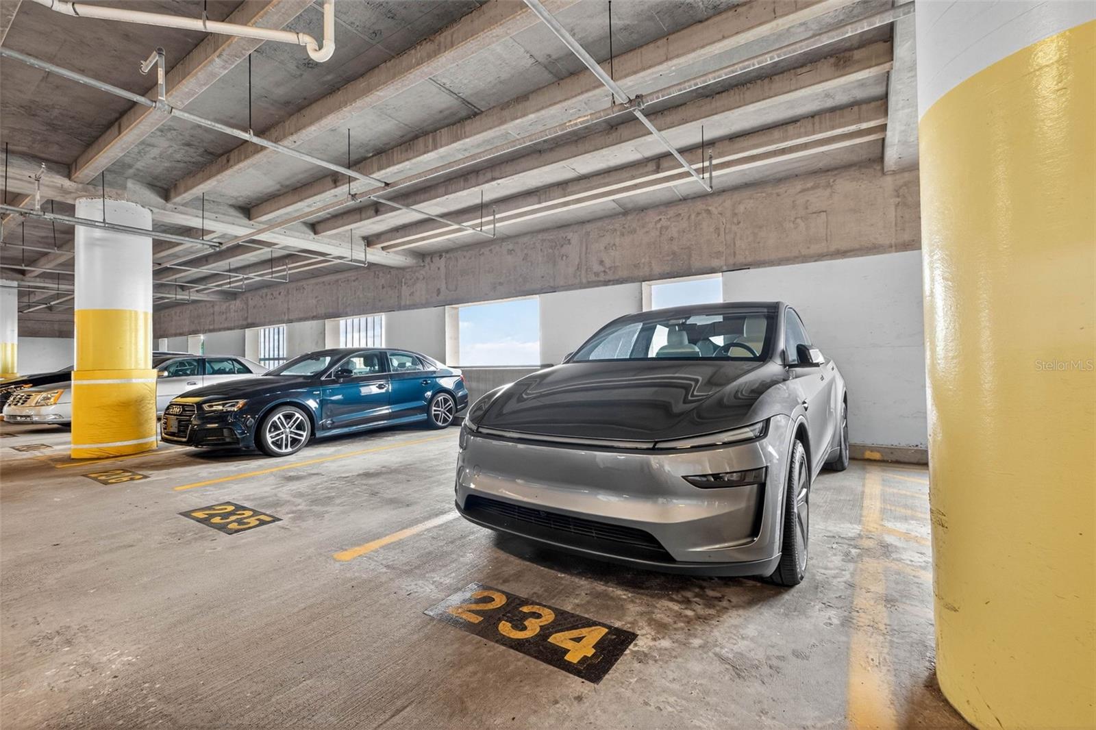 Image 36 of 62 For 1 Beach Drive Se 2006