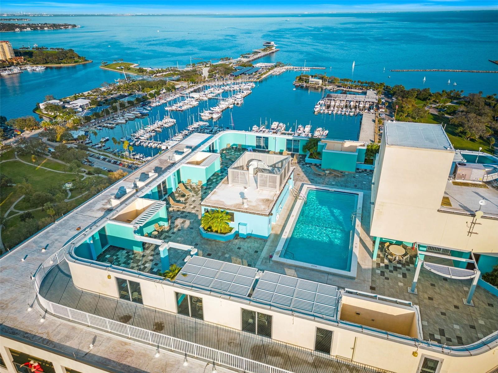 Image 41 of 62 For 1 Beach Drive Se 2006