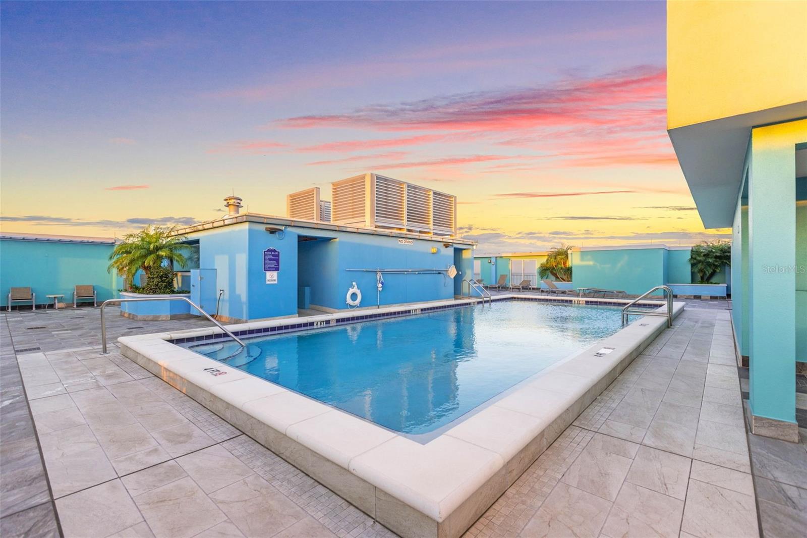 Image 42 of 62 For 1 Beach Drive Se 2006