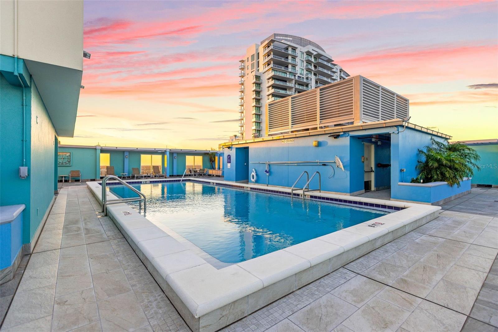 Image 43 of 62 For 1 Beach Drive Se 2006