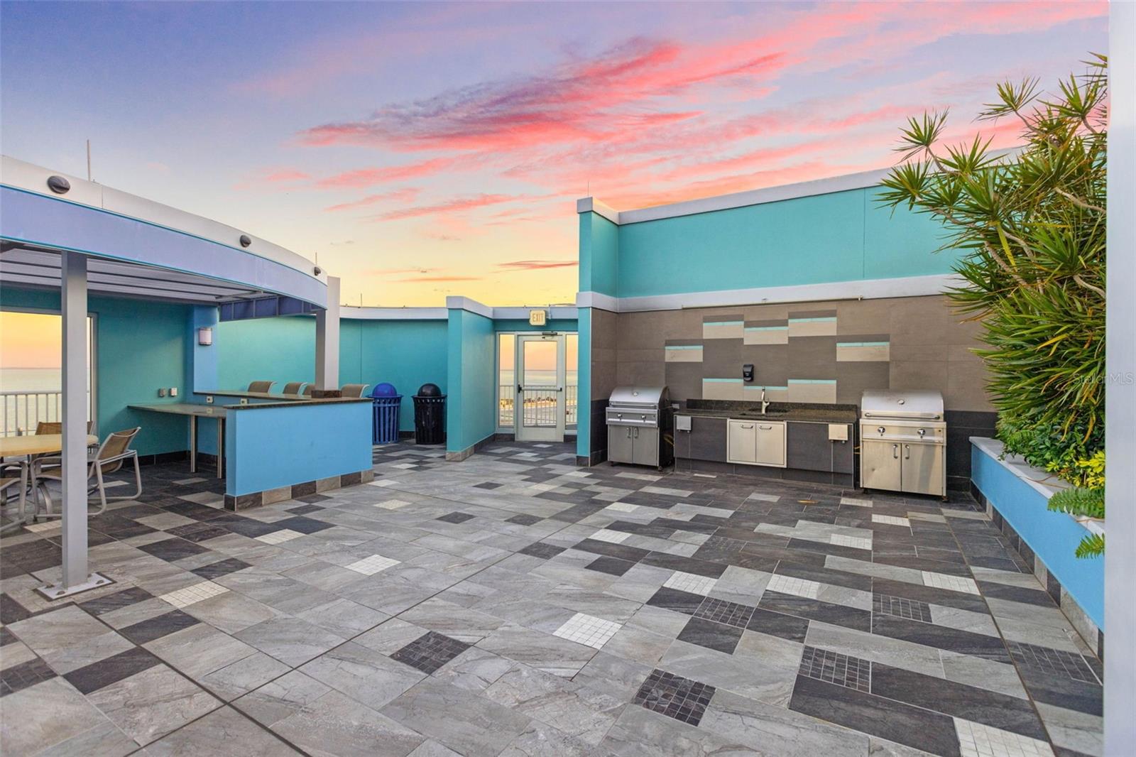 Image 44 of 62 For 1 Beach Drive Se 2006