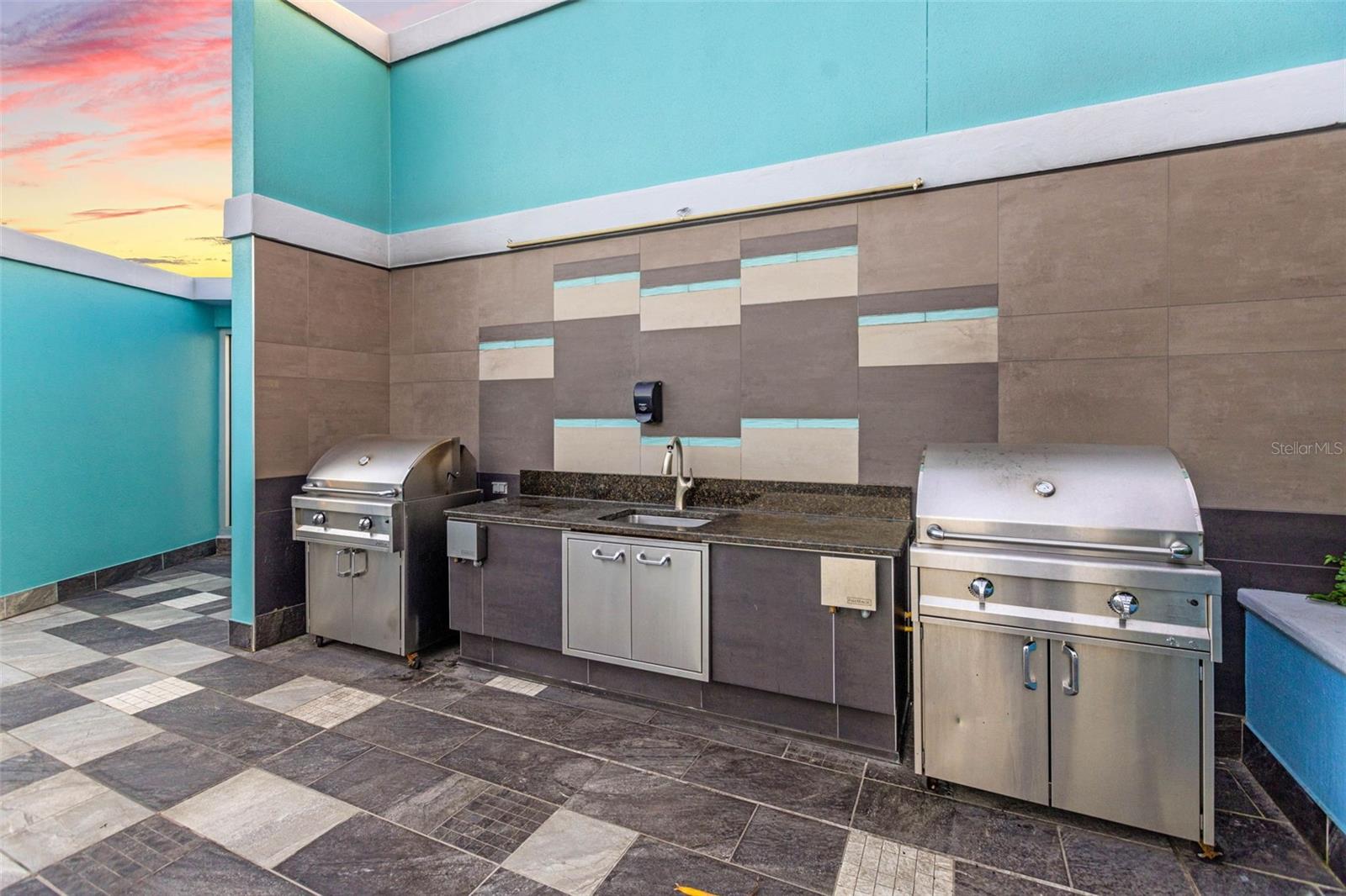 Image 45 of 62 For 1 Beach Drive Se 2006