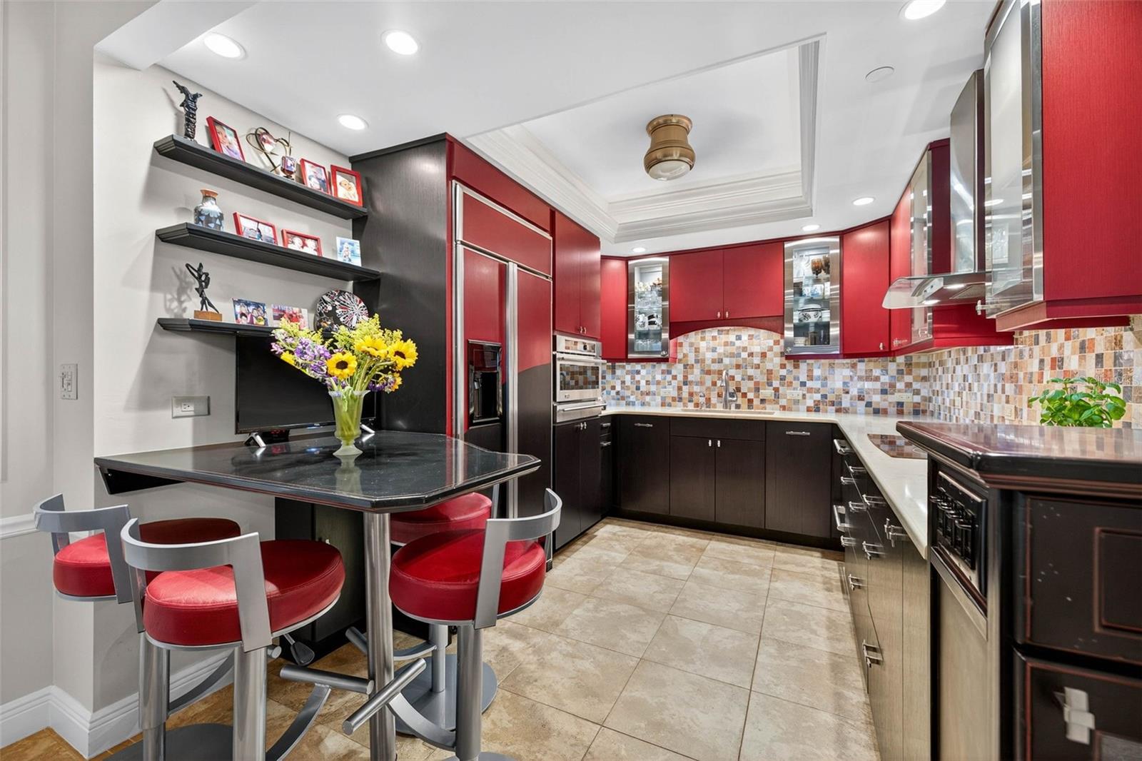 Image 7 of 62 For 1 Beach Drive Se 2006