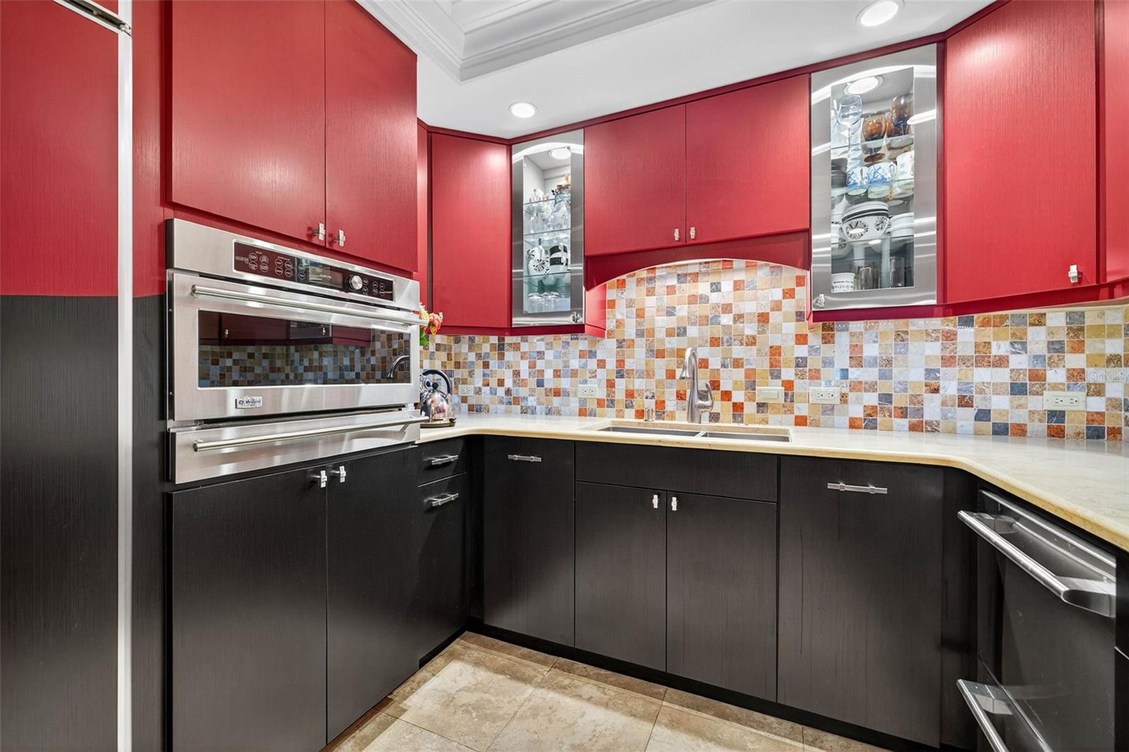 Image 9 of 62 For 1 Beach Drive Se 2006