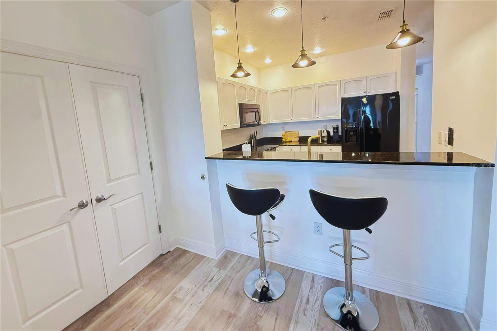 Image 10 of 51 For 628 Cleveland Street 1310