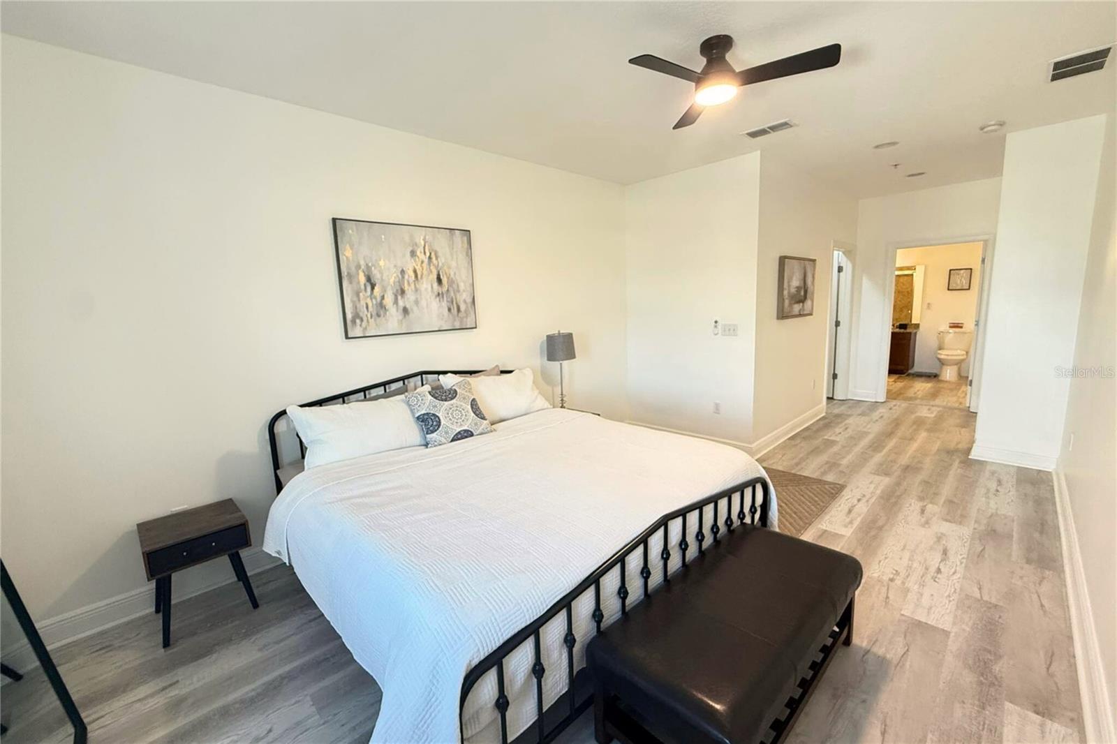 Image 15 of 51 For 628 Cleveland Street 1310