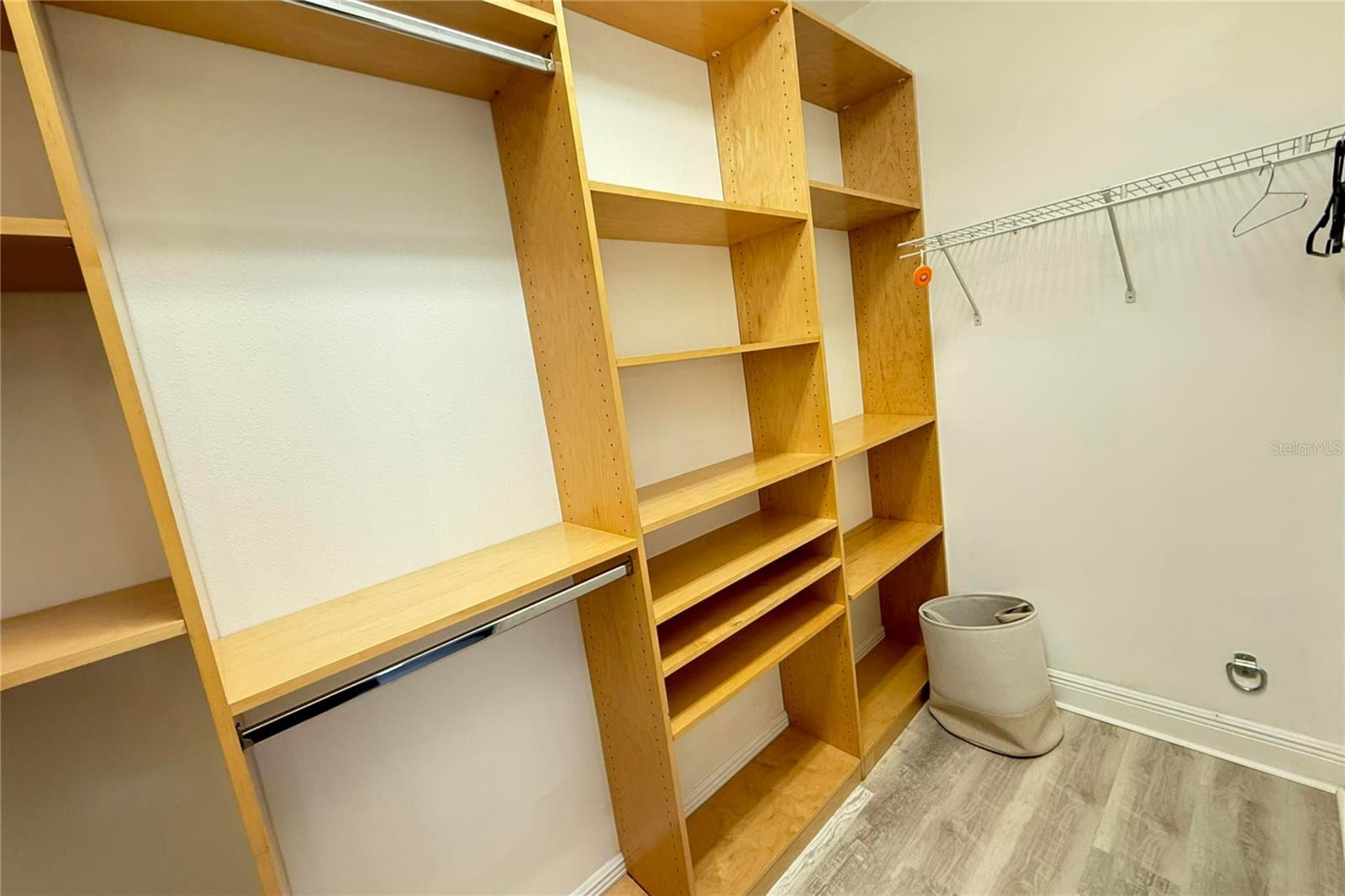 Image 16 of 51 For 628 Cleveland Street 1310