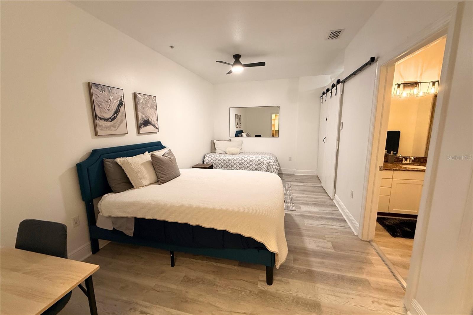 Image 20 of 51 For 628 Cleveland Street 1310