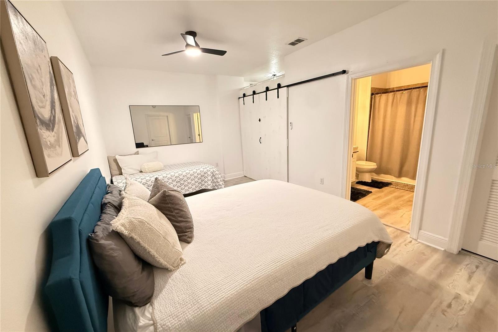 Image 21 of 51 For 628 Cleveland Street 1310