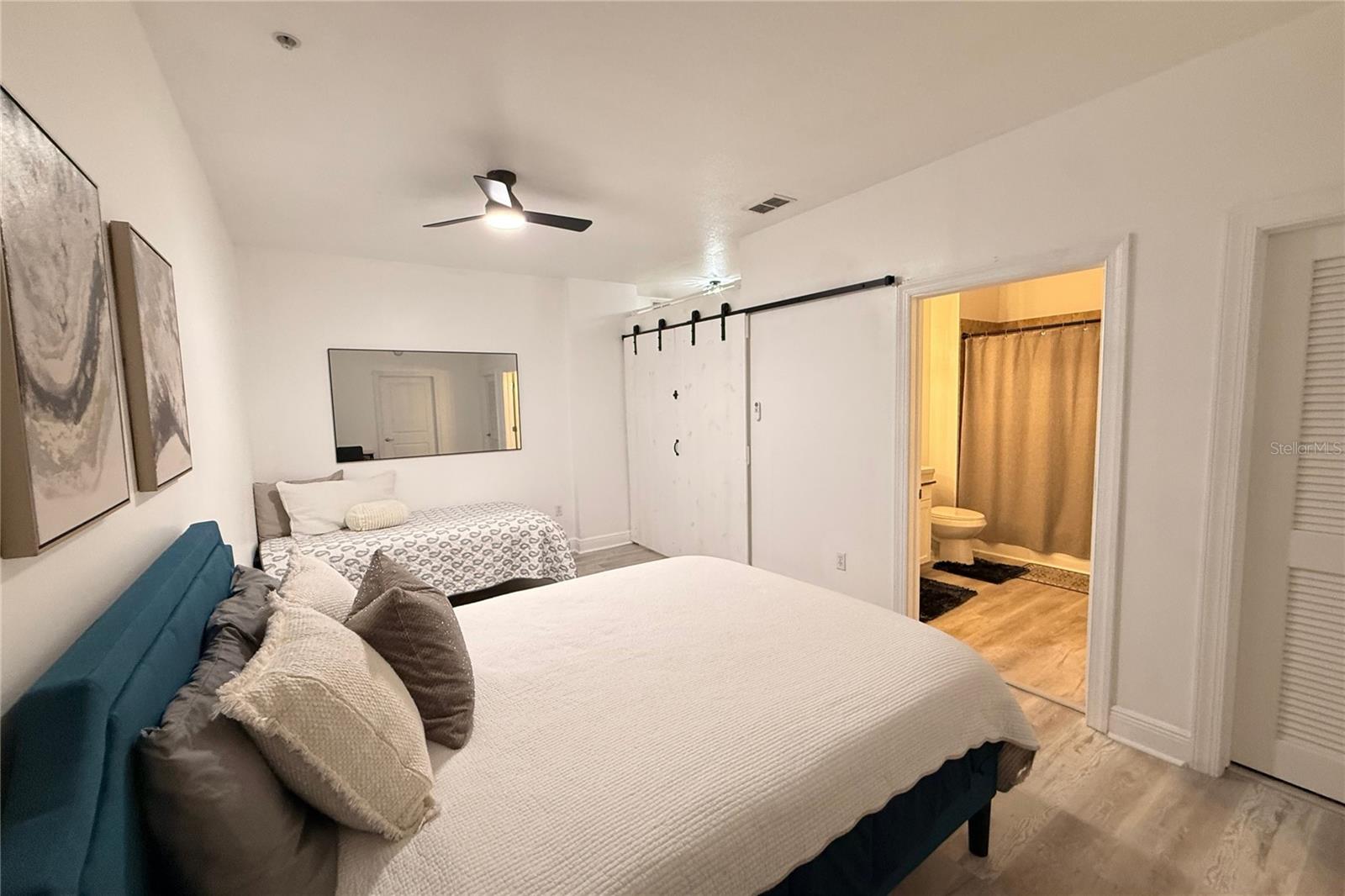 Image 24 of 51 For 628 Cleveland Street 1310