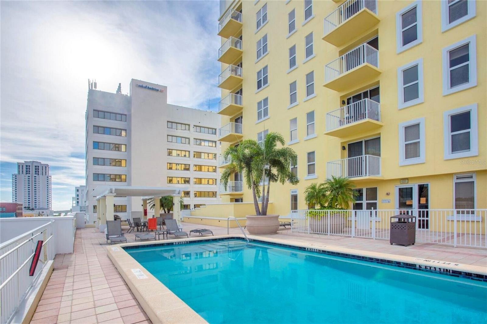 Image 30 of 51 For 628 Cleveland Street 1310