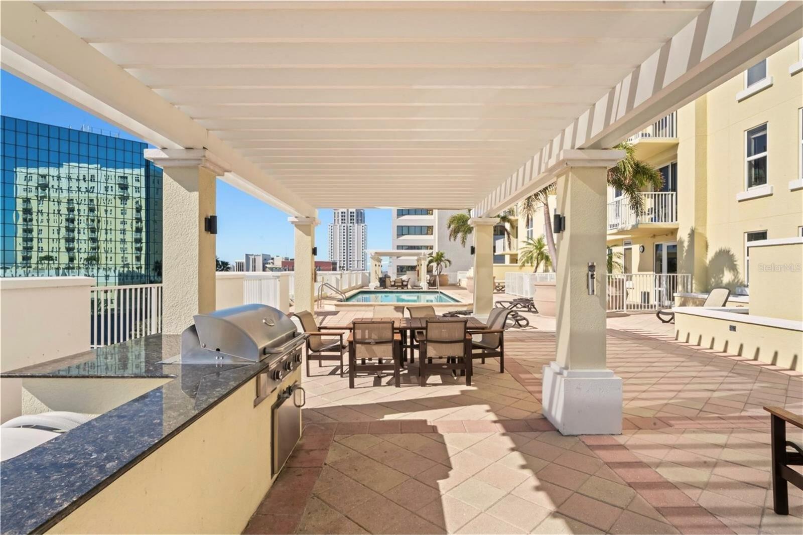 Image 31 of 51 For 628 Cleveland Street 1310