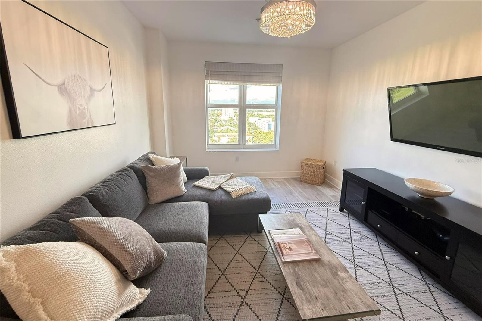 Image 7 of 51 For 628 Cleveland Street 1310