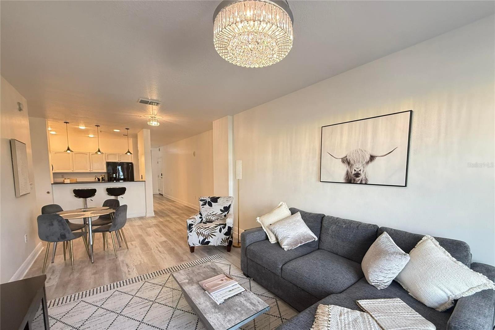 Image 8 of 51 For 628 Cleveland Street 1310