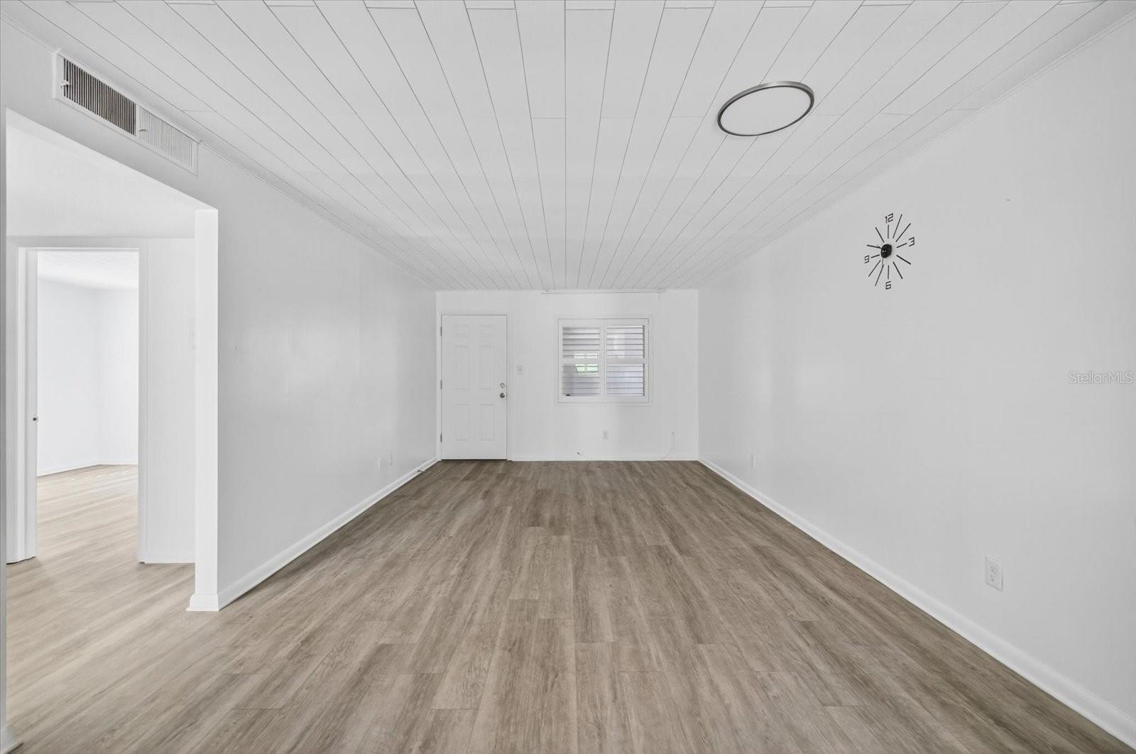 Image 11 of 27 For 2808 Azeele Street 205