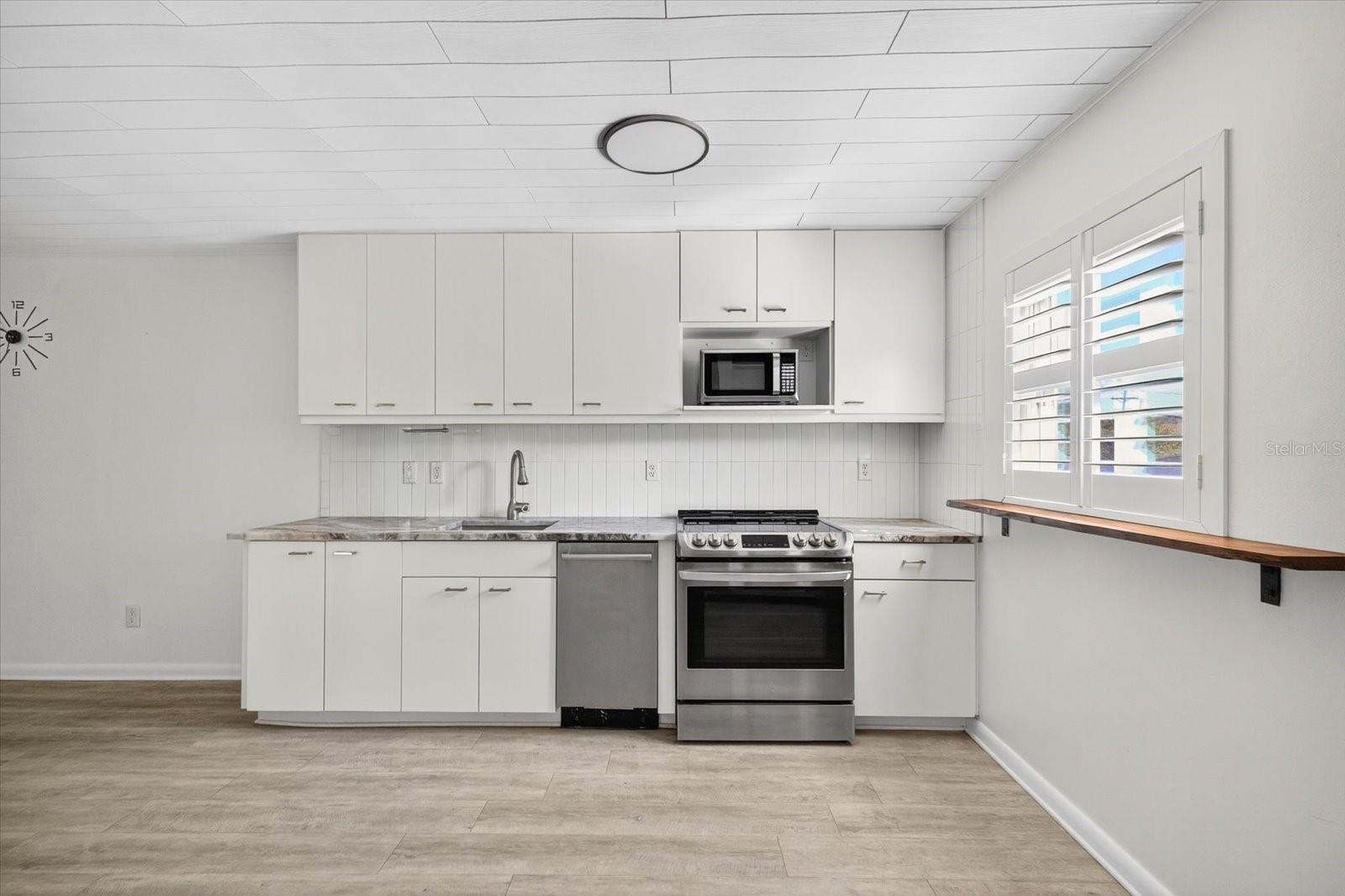 Image 12 of 27 For 2808 Azeele Street 205