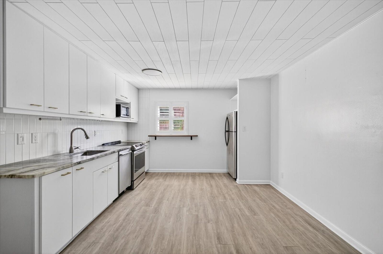 Image 13 of 27 For 2808 Azeele Street 205