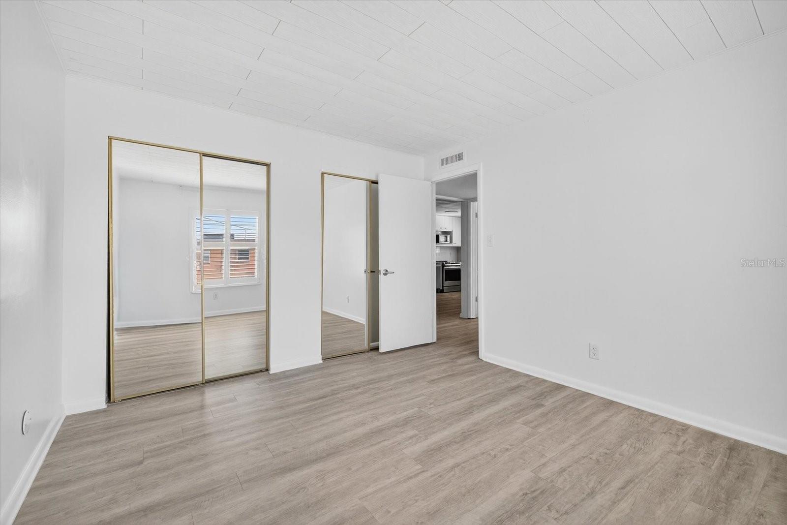 Image 17 of 27 For 2808 Azeele Street 205