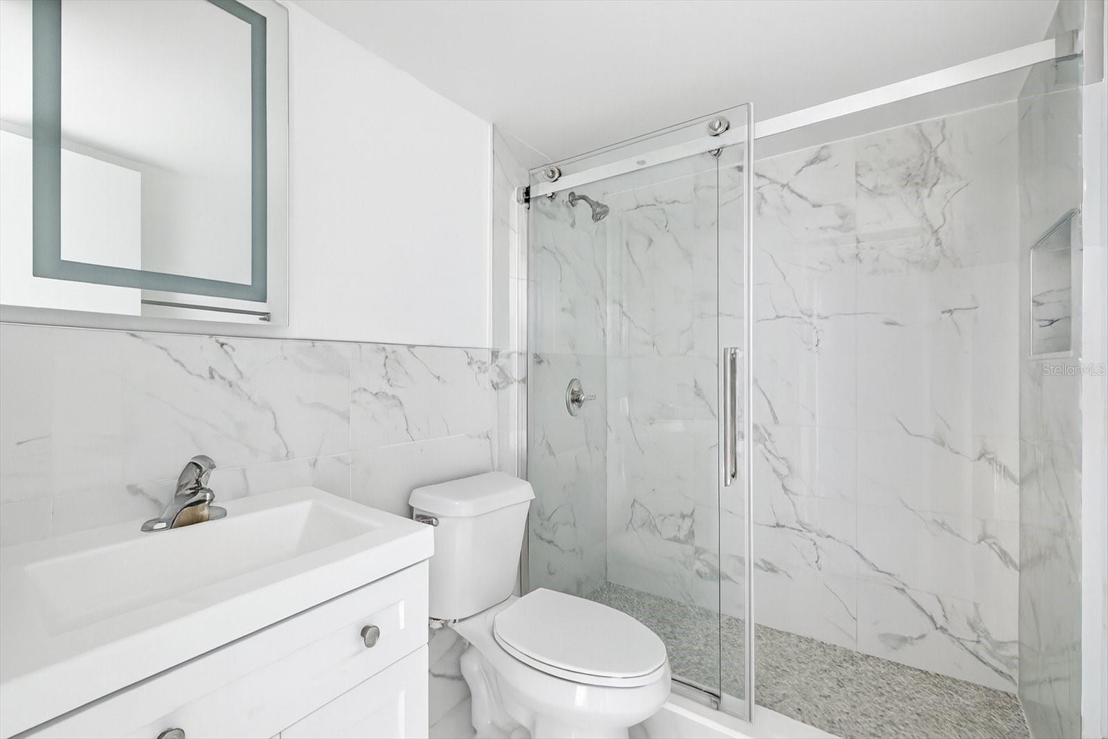 Image 21 of 27 For 2808 Azeele Street 205