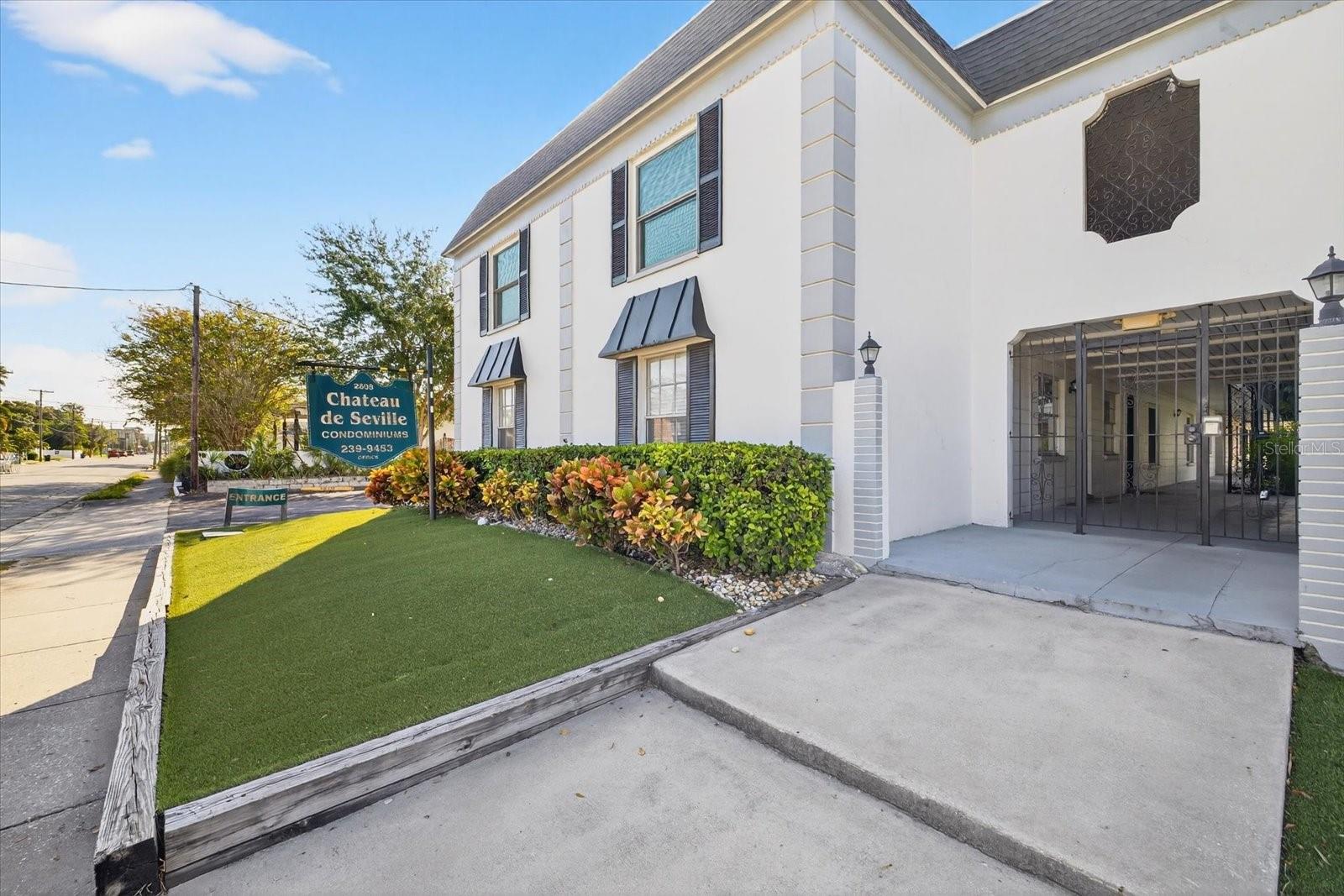 Image 22 of 27 For 2808 Azeele Street 205