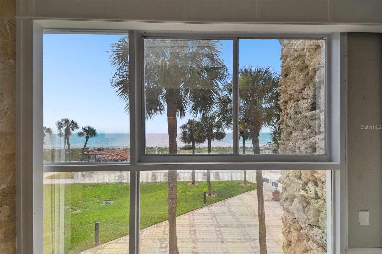 Image 17 of 51 For 880 Mandalay Avenue Cu15