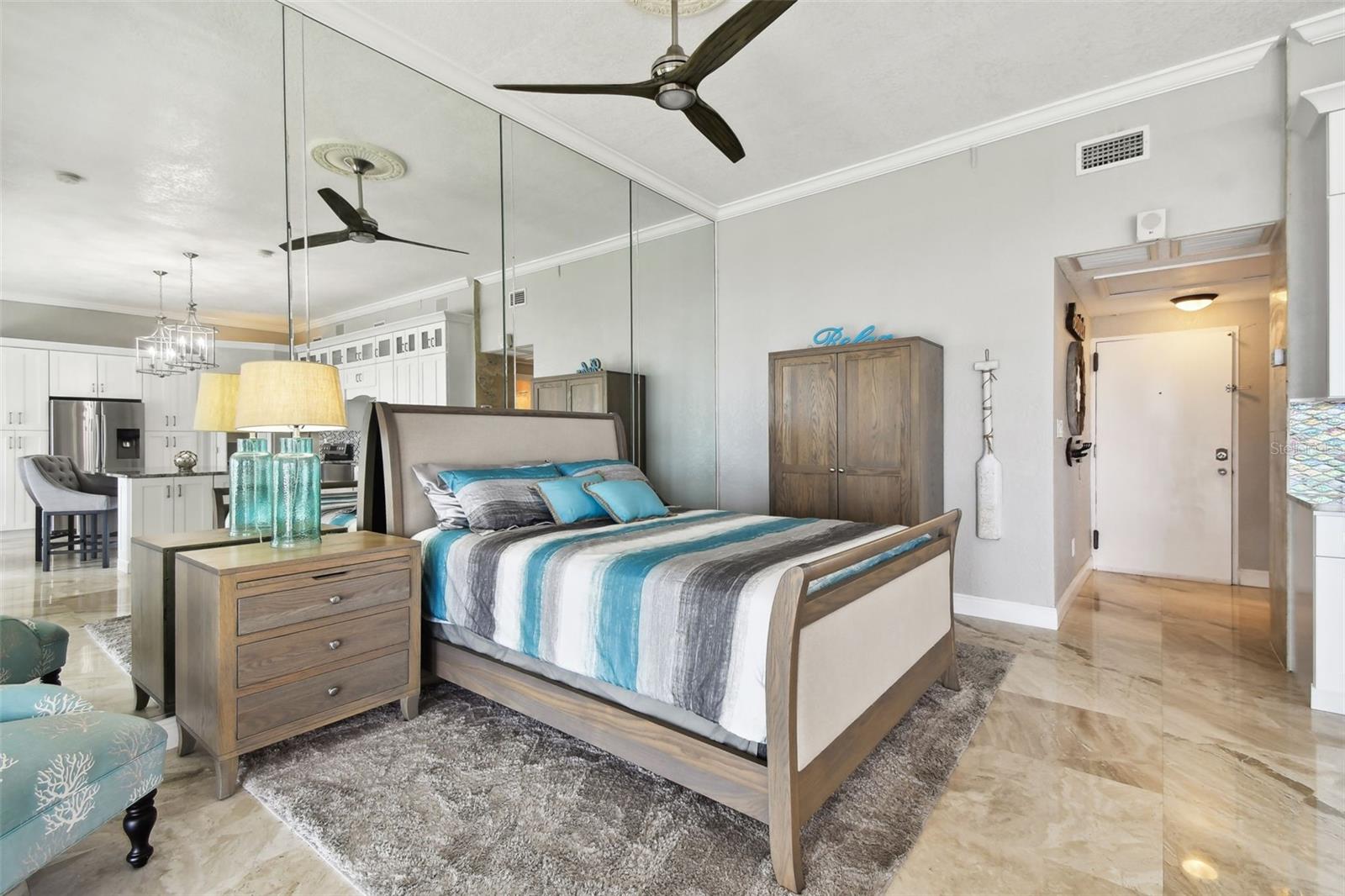 Image 19 of 51 For 880 Mandalay Avenue Cu15